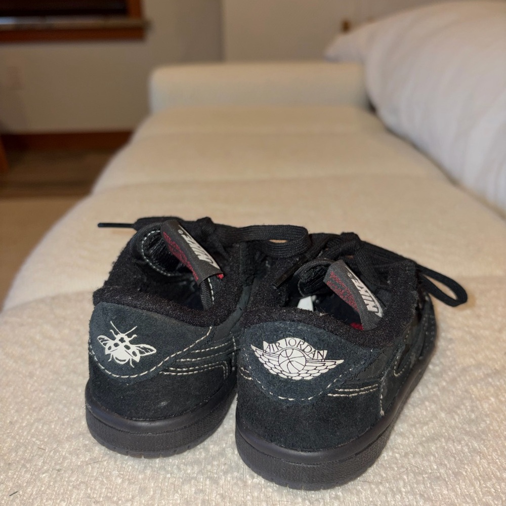 Nike black Travis Scott Jordan sneakers - Picture 4 of 5